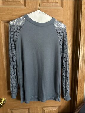 Women's Blue/Gray Lace-Sleeve Thermal Top